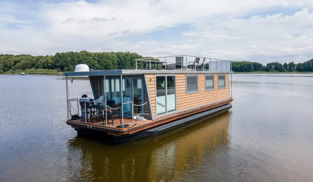 schwimmende ferienhäuser mecklenburger seenplatte